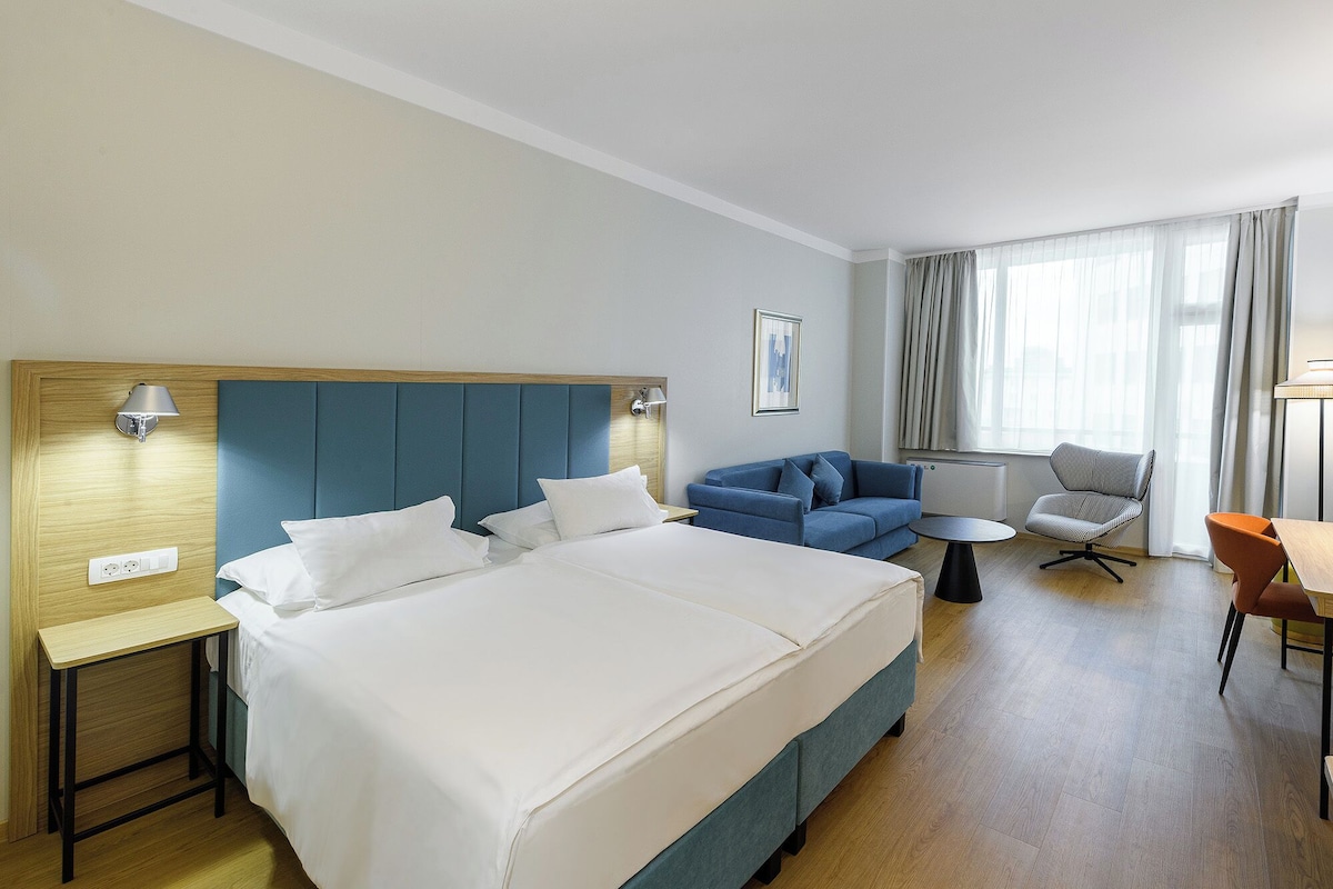Ropa de cama hipoalergénica y minibar 