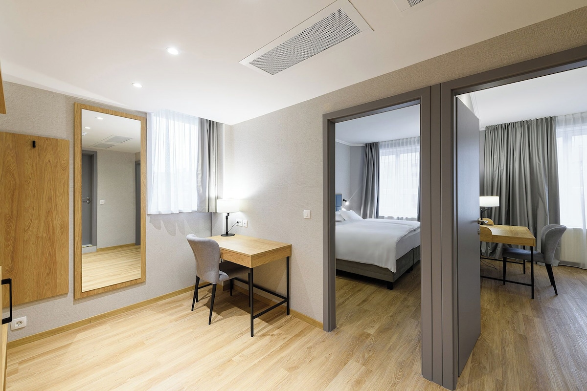 Ropa de cama hipoalergénica y minibar 