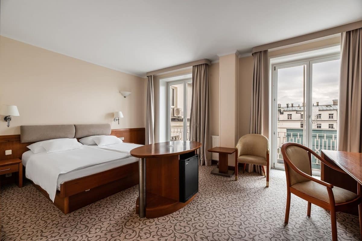 1 bedroom, hypo-allergenic bedding, minibar, in-room safe