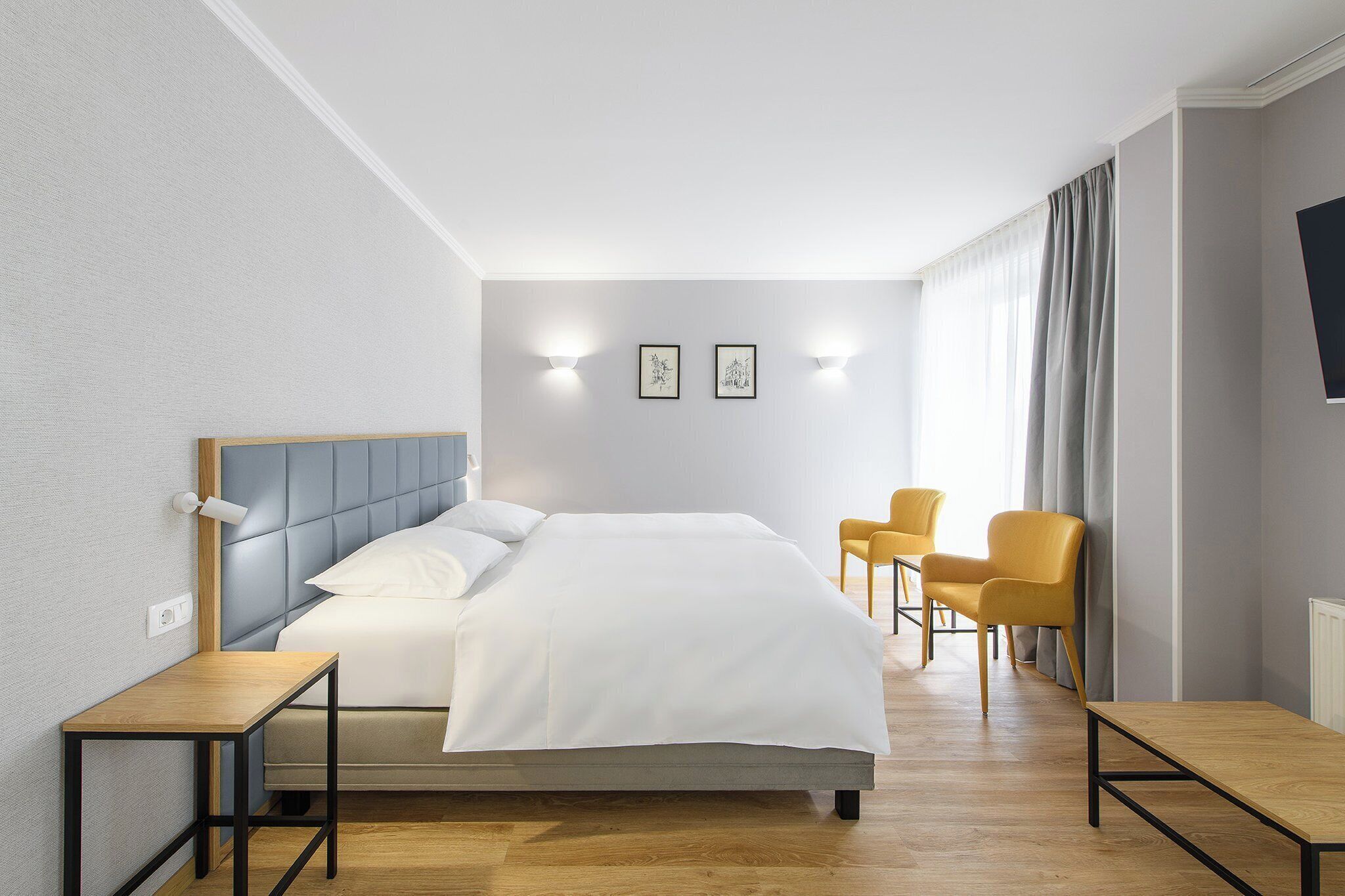 Hypo-allergenic bedding, minibar, in-room safe, desk