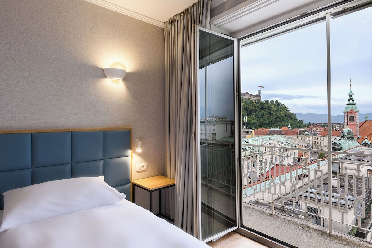 Ropa de cama hipoalergénica y minibar 