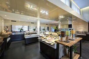 Daily buffet breakfast for a fee