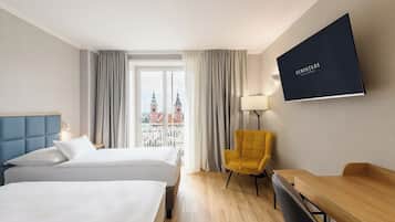 Superior Double or Twin | Allergitestet sengetøy, minibar, safe på rommet og skrivebord