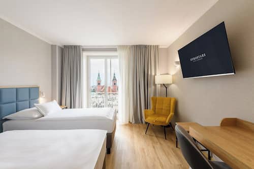 Allergikerbettwaren, Minibar, Zimmersafe, Schreibtisch