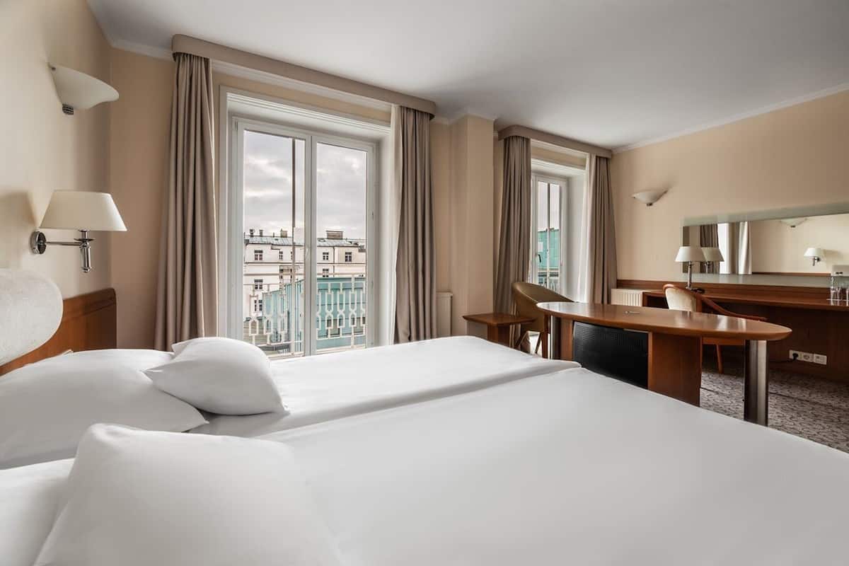 executive room | 1 bedroom, hypo-allergenic bedding, minibar, in-room safe