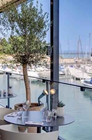 Lake - Hotel Beaulac (Neuchatel)