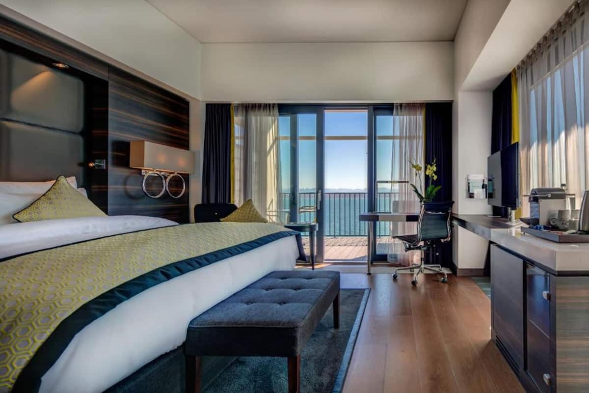 Minibar, in-room safe, desk, soundproofing