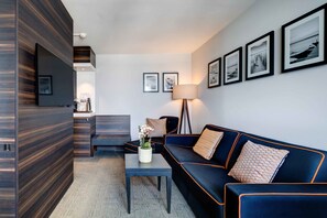1 bedroom, minibar, in-room safe, desk