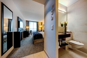 1 bedroom, minibar, in-room safe, desk