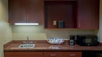 Room, 2 Queen Beds, Accessible, Non Smoking (w/ roll-in shower) | Private kitchen