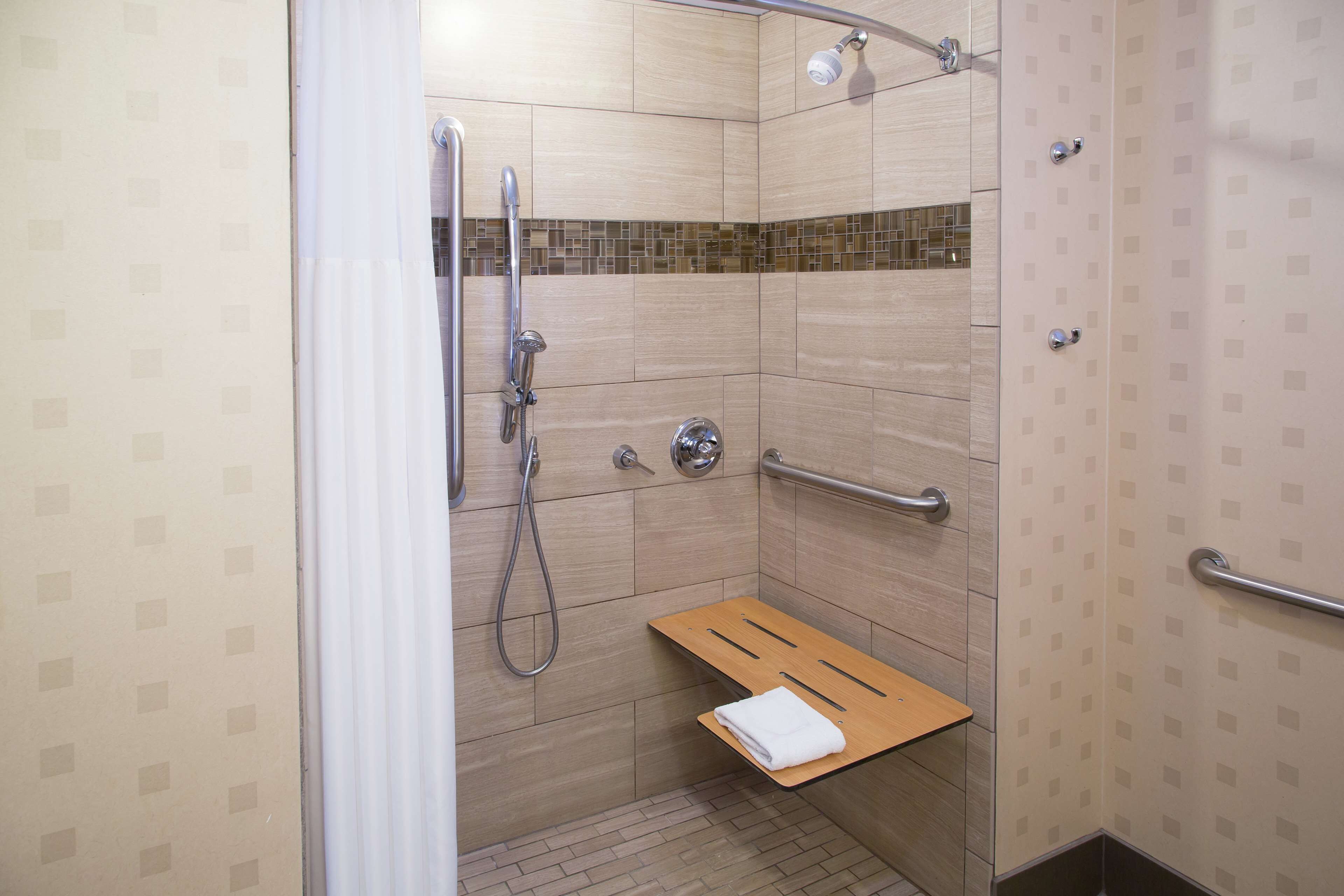 combined shower/bathtub, free toiletries, hair dryer, towels
