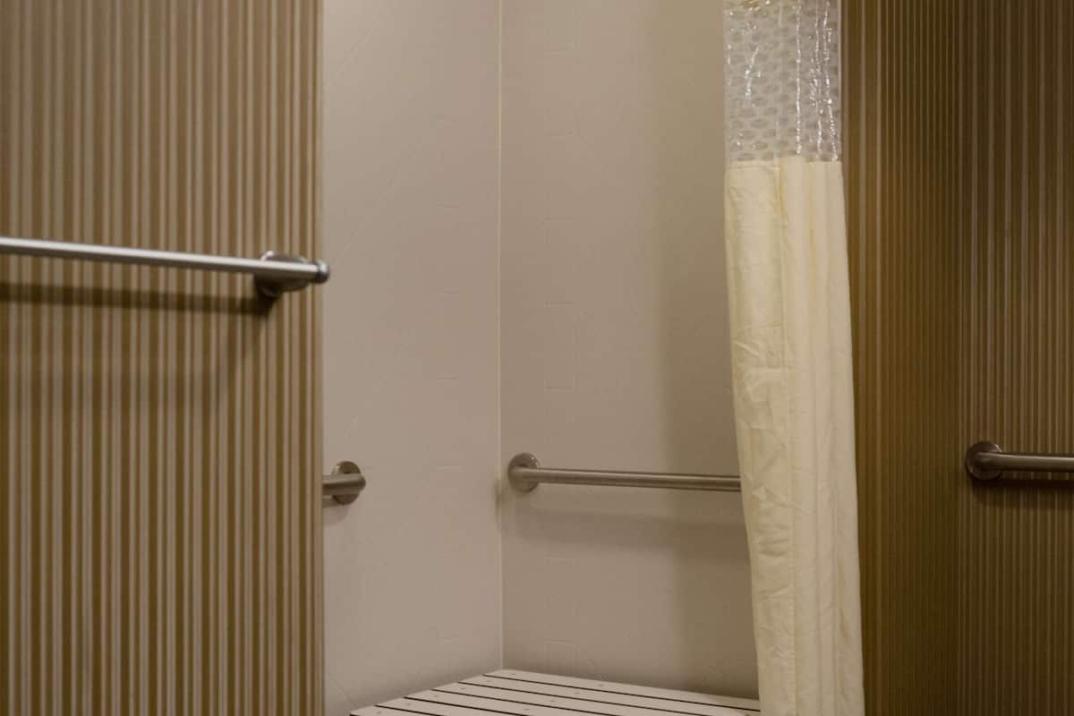 Room, 1 King Bed, Accessible, Non Smoking (w/ roll-in shower) | In-room safe, desk, laptop workspace, blackout drapes