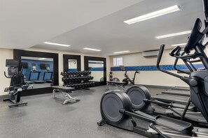 Fitness facility - Hampton Inn & Suites Rockville Centre (Rockville Centre)