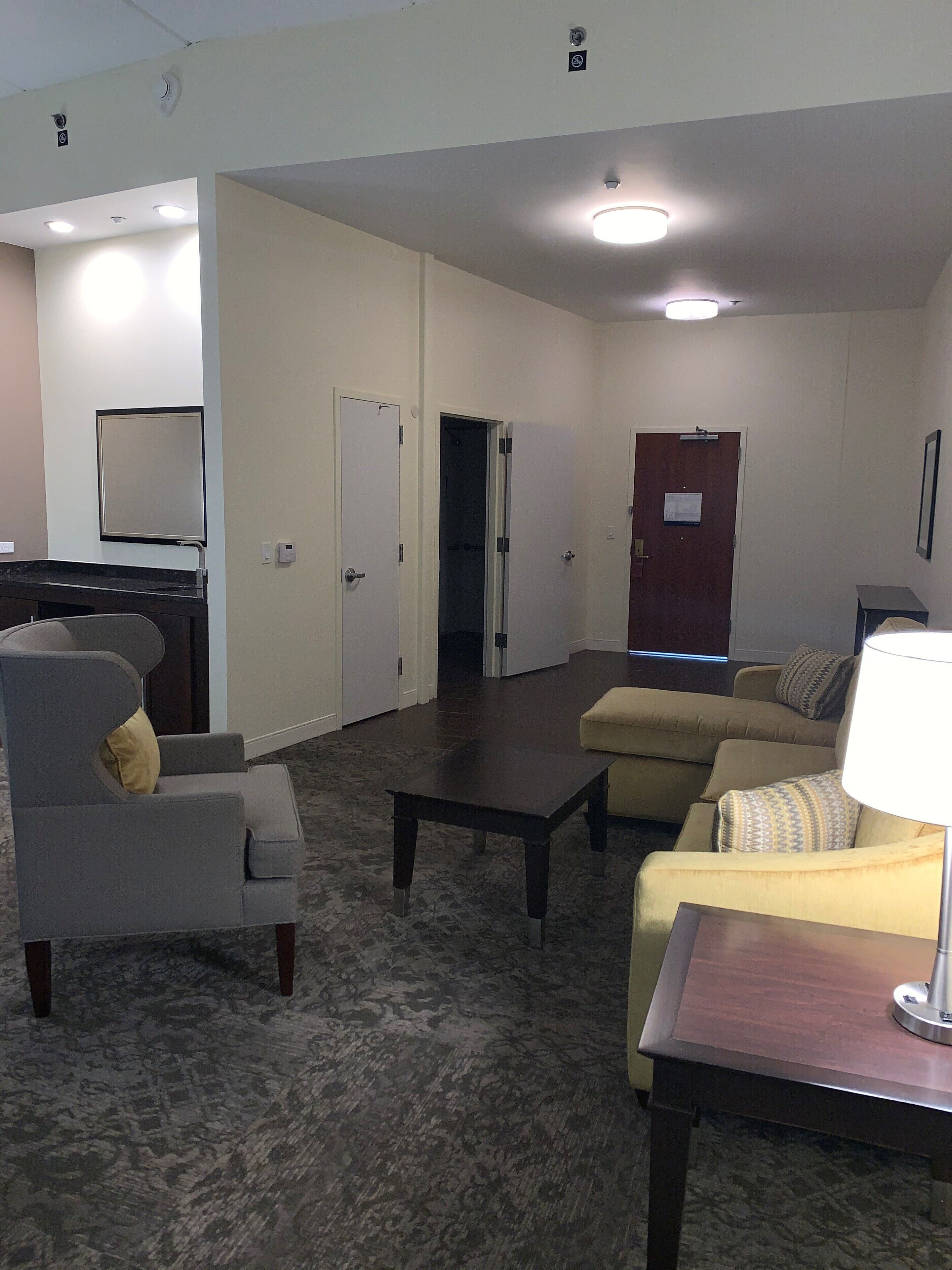 Studio, 1 kingsize-seng, tilgjengelighetstilpasset (Roll-in Shower) | Sengetøy av topp kvalitet, skrivebord og strykejern/-brett