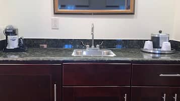 Ettroms leilighet, 2 queensize-senger, ikke-røyk | Sengetøy av topp kvalitet, skrivebord og strykejern/-brett