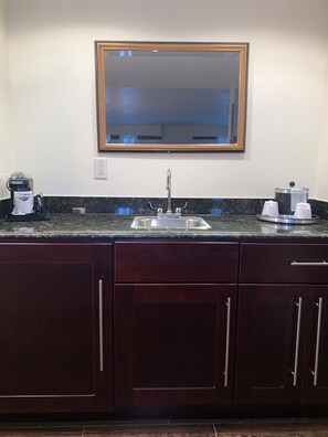 Ettroms leilighet, 2 queensize-senger, ikke-røyk | Sengetøy av topp kvalitet, skrivebord og strykejern/-brett