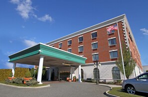 Exterior - Hampton Inn & Suites Rockville Centre (Rockville Centre)