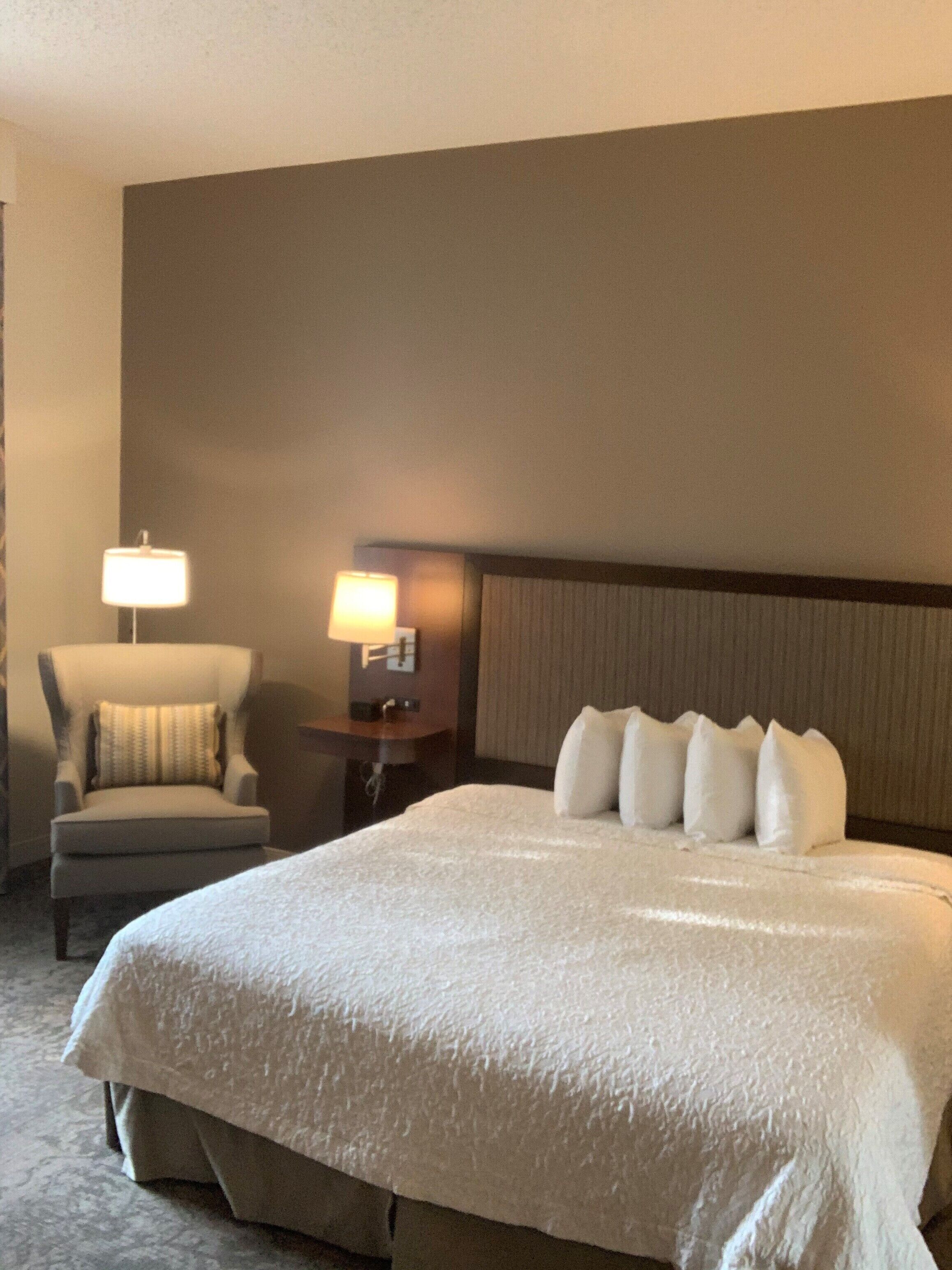 Room, 1 King Bed, Accessible, Non Smoking | Premium bedding, desk, iron/ironing board, rollaway beds