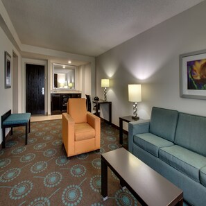 Room, 1 King Bed, Non Smoking | Living room | 32-inch flat-screen TV with cable channels, TV, pay movies
