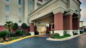 A Hampton Inn hotel with a clear entrance, a covered parking area, and a well-maintained exterior. - Hampton Inn Shreveport Airport (Shreveport)