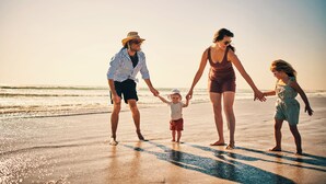 A family walking on a beach with a clear sky. - Villas By the Sea Resort & Conference Center (Jekyll Island)