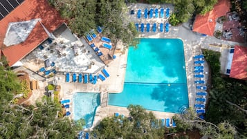 Outdoor pool, sun loungers