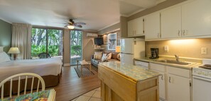 Private kitchen - Villas By the Sea Resort & Conference Center (Jekyll Island)
