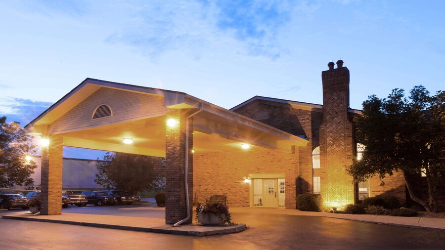 Super 8 by Wyndham Greenfield