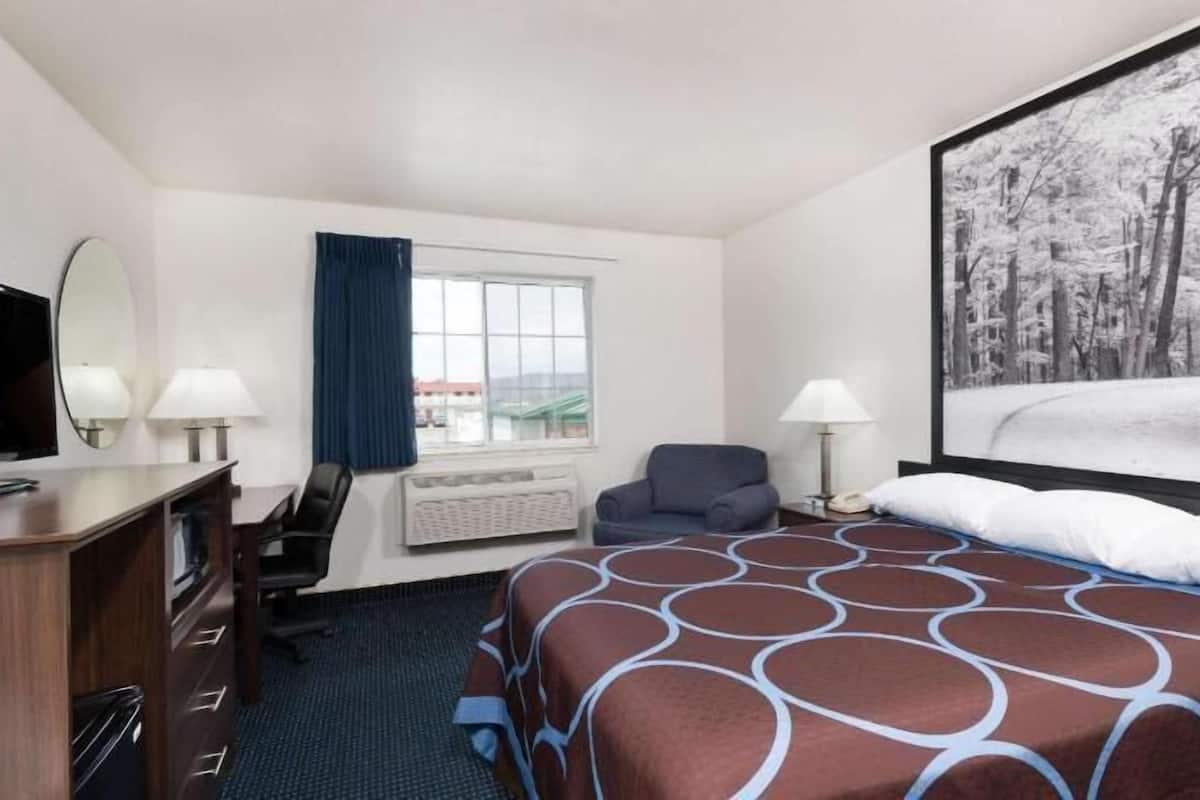 Desk, free WiFi, bed sheets