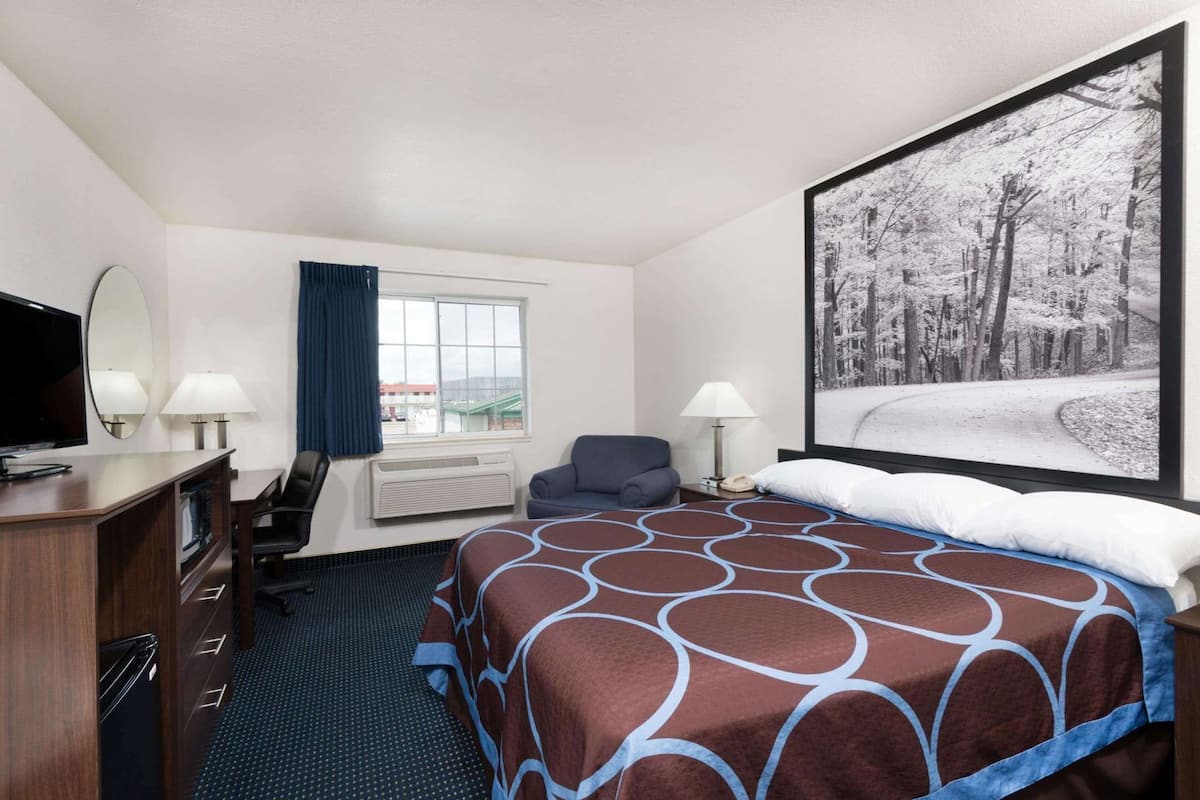 Desk, free WiFi, bed sheets