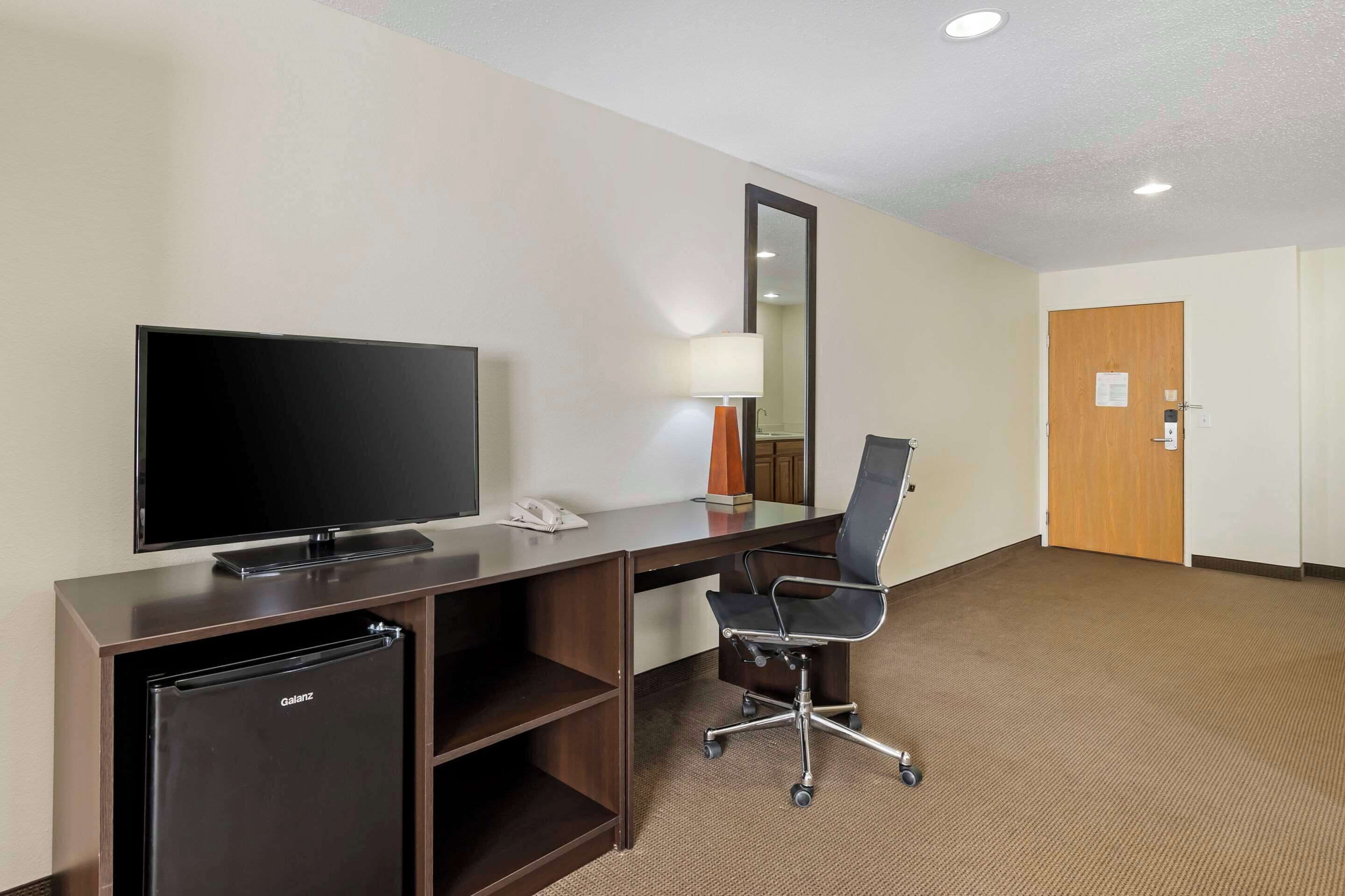 desk, laptop workspace, iron/ironing board, free wifi