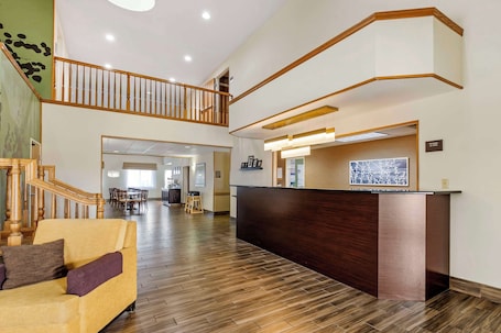 Lobby. Sleep Inn & Suites Charles City