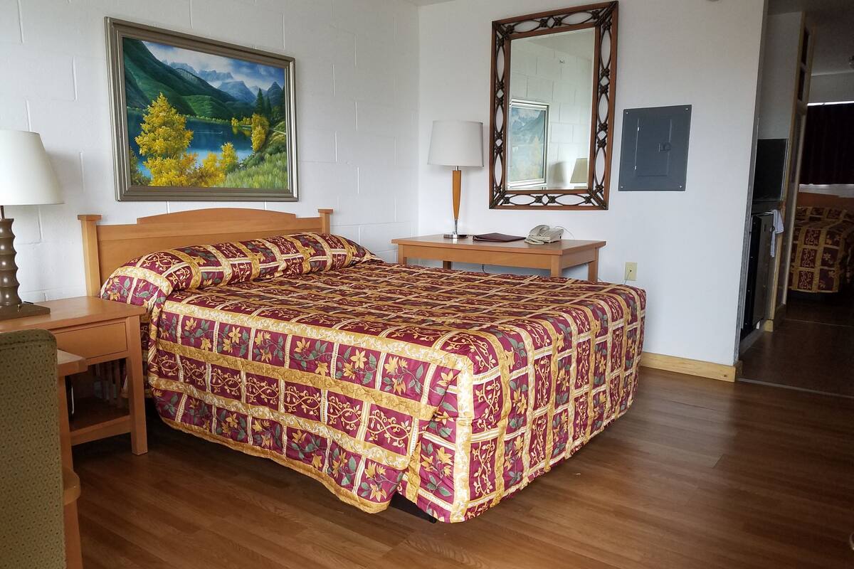 Standard Room, 2 Queen Beds | WiFi (free)