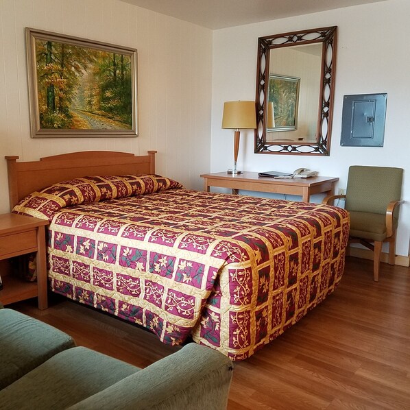 Standard Room, 2 Queen Beds - San Juan Motel (Anacortes)