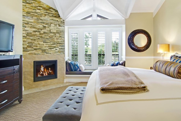 Hochwertige Bettwaren, Daunenbettdecken, Pillowtop-Betten, Zimmersafe