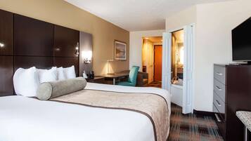 Superior Studio Suite, 1 King Bed, Non Smoking, Jetted Tub | Pillowtop beds, in-room safe, desk, blackout drapes