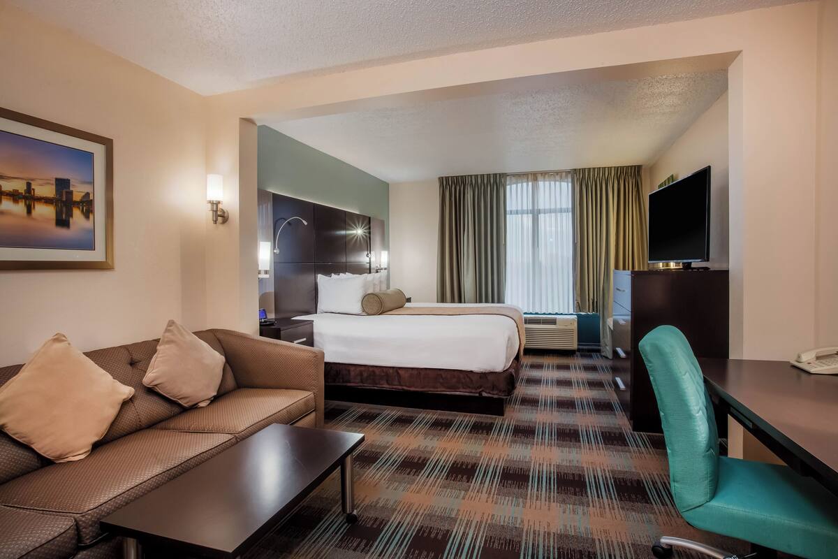Studio Suite, 1 King Bed, Non Smoking | Pillow-top beds, in-room safe, desk, blackout curtains