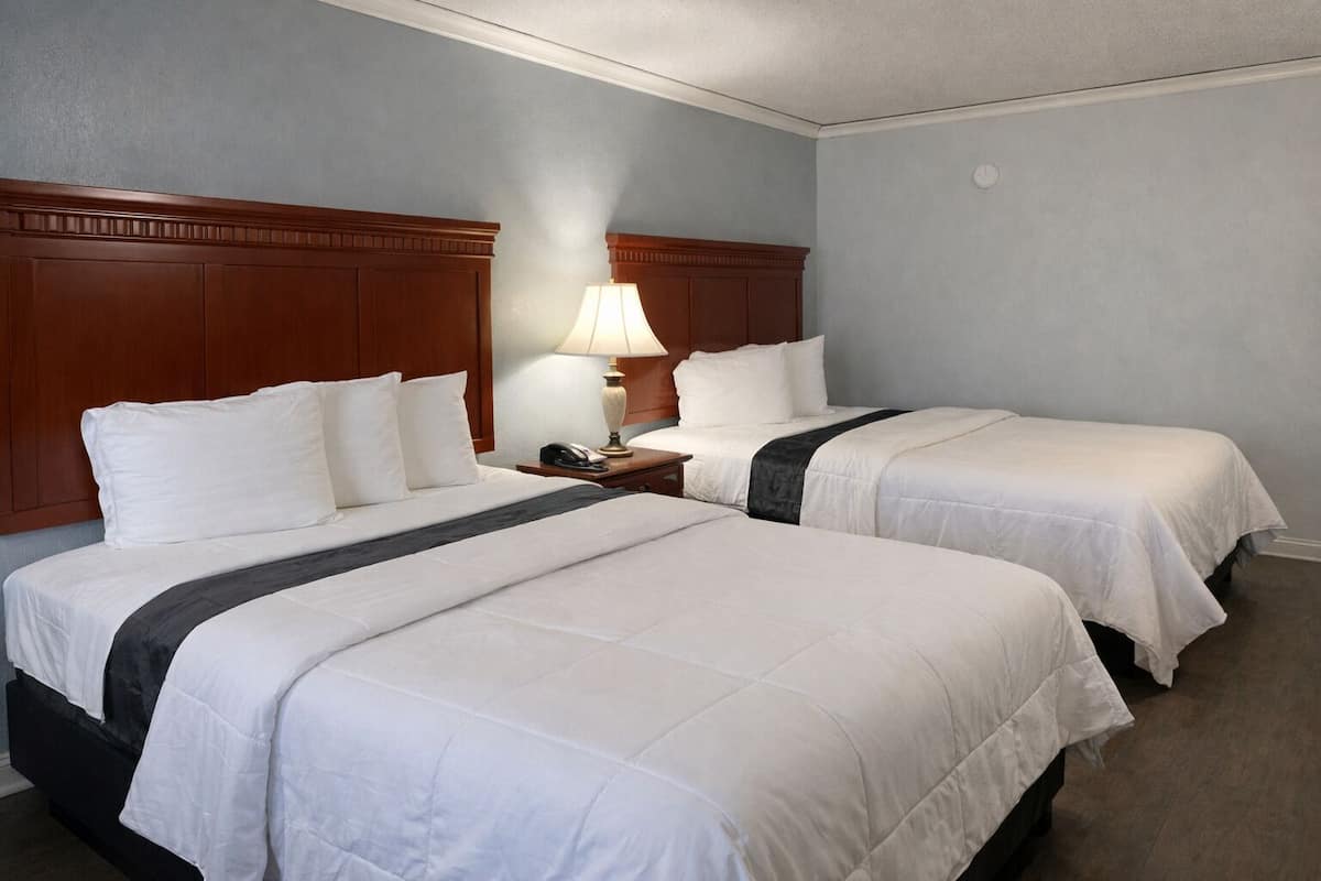 Työpöytä, pimennysverhot, silitysrauta/-lauta, ilmainen Wi-Fi