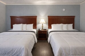 Desk, blackout drapes, iron/ironing board, free WiFi - Antioch Quarters Inn and Suites (Antioch)