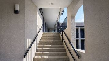 Handrails in stairways