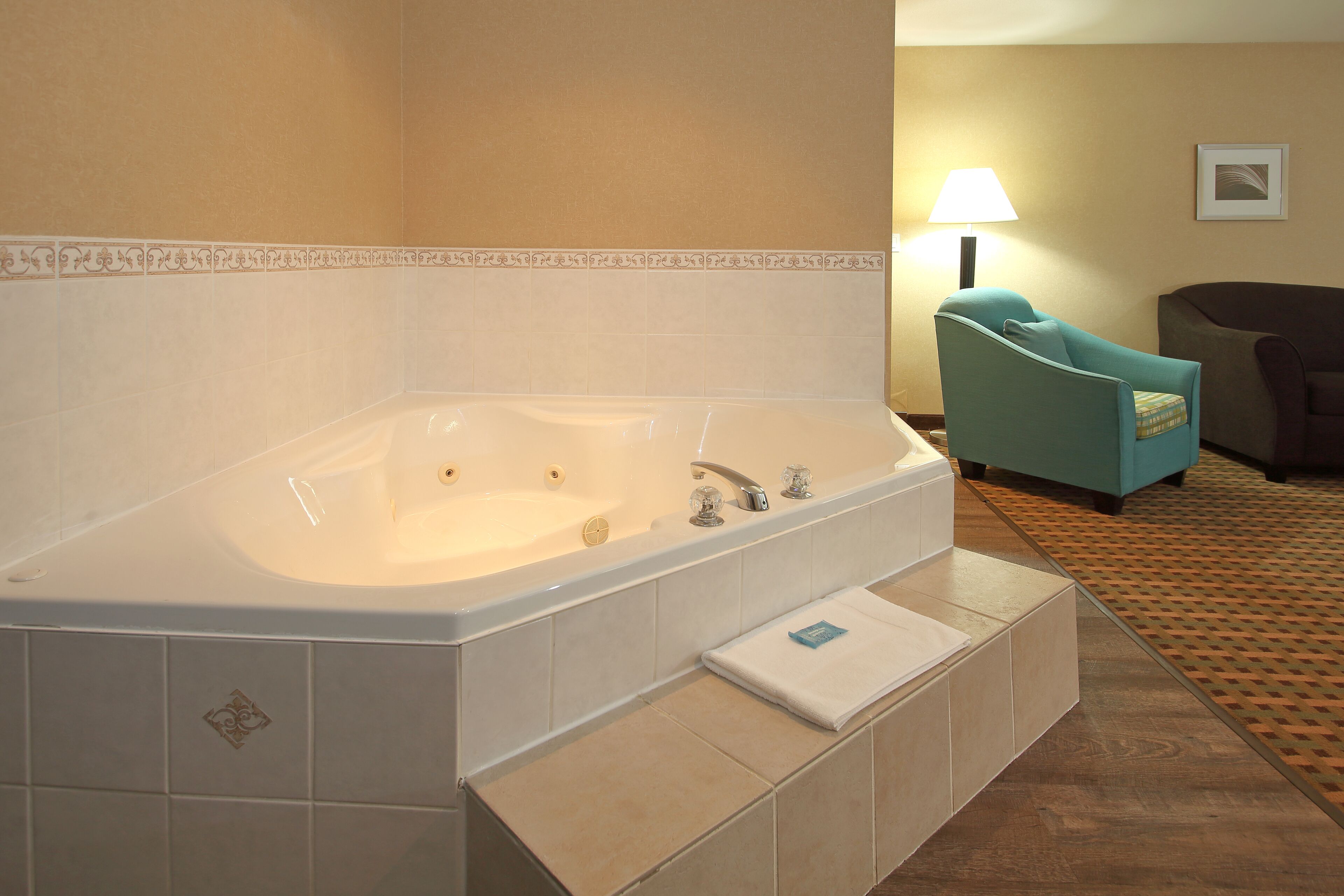 suite, 1 king bed with sofa bed, fireplace (jetted tub, sofa) | 1 bedroom, desk, iron/ironing board, free cots/infant beds