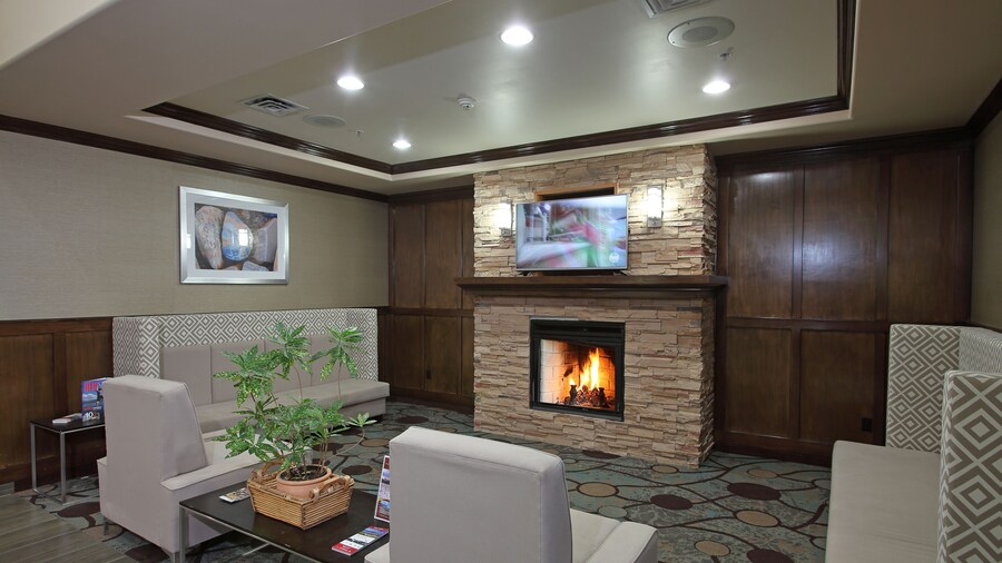 Holiday Inn Express & Suites - Vernon by IHG