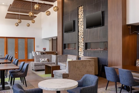 Lobby. Hampton Inn & Suites by Hilton Windsor