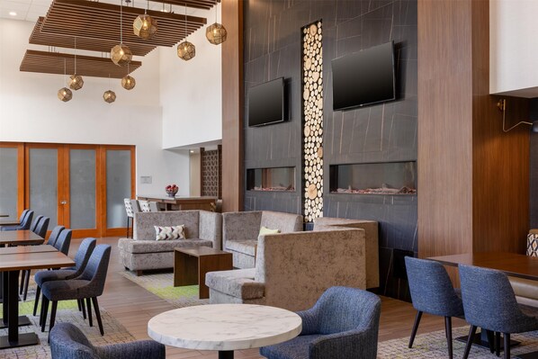Lobby - Hampton Inn & Suites by Hilton Windsor (Windsor)