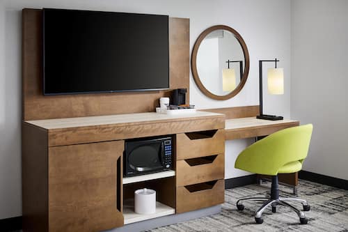 Chambre non-fumeurs, très grand lit | Bureau, rideaux d’obscurcissement, fer et planche à repasser