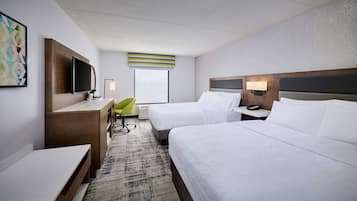 Schreibtisch, Verdunkelungsvorhänge, Bügeleisen/Bügelbrett