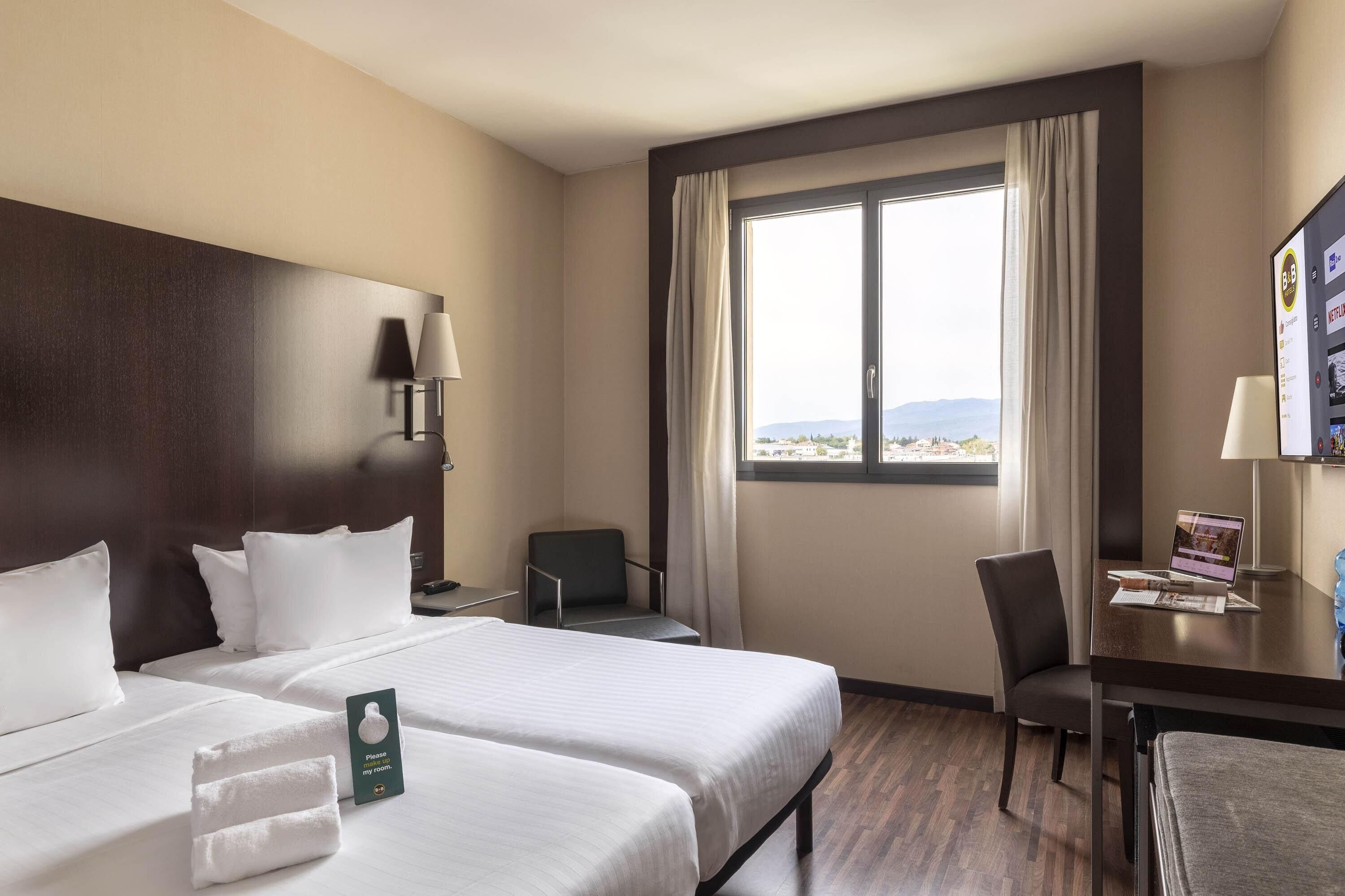 Superior Twin Room, Non Smoking | Premium bedding, minibar, in-room safe, desk