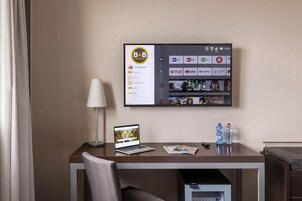 Superior Twin Room, Non Smoking | Interior