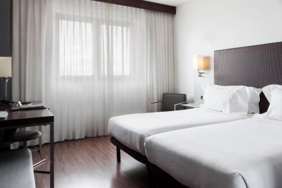 Hochwertige Bettwaren, Minibar, Zimmersafe, Schreibtisch