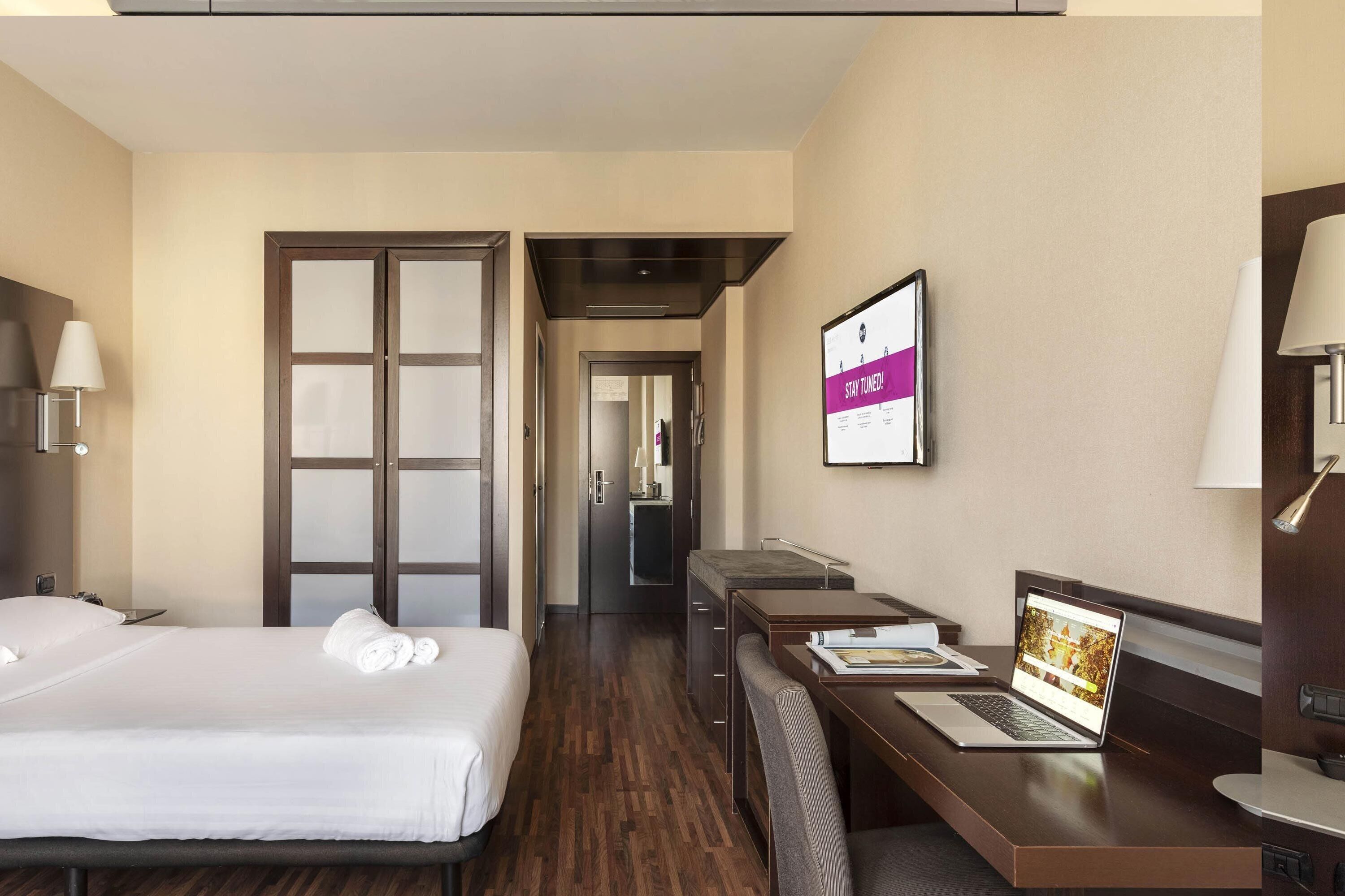 Standard Single Room, Mobility Accessible, Non Smoking | Premium bedding, minibar, in-room safe, desk